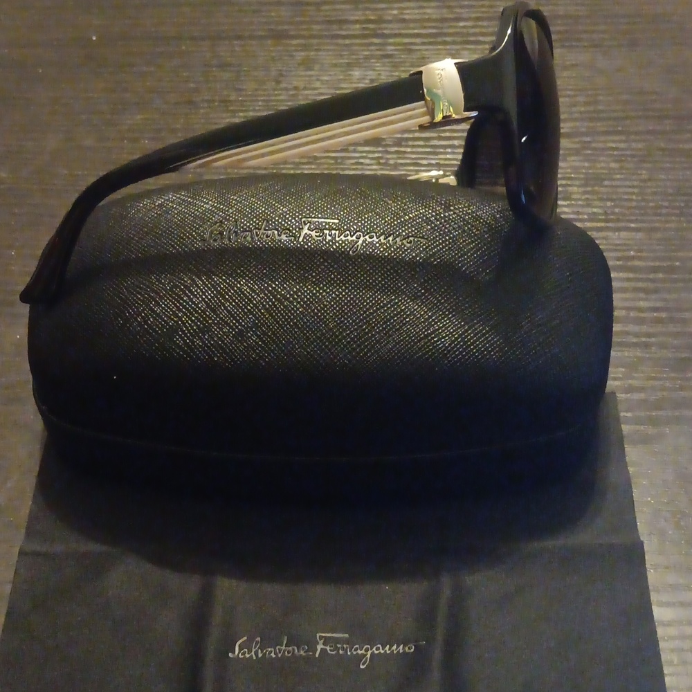 Salvatore Ferragamo Black Oversized Sunglasses With Case & Cleaning Cloth (EUC) - Picture 4 of 9
